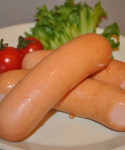 ボリューム感のある太いウイナー
BBQやポトフにオススメ! 370円/100g フランクフルトソーセージ